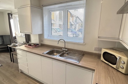 Royal Tunbridge Wells Condo | Southborough Modern Suite