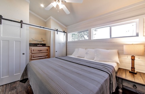 Golden Meadow Cabin | Southern Breeze Lodge
