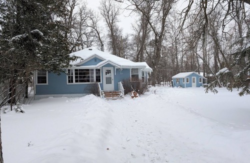 Sandy Hook Cottage | Southern Charm, 4-bed cottage in Sandy Hook, fishing, swimming, hiking, relaxing