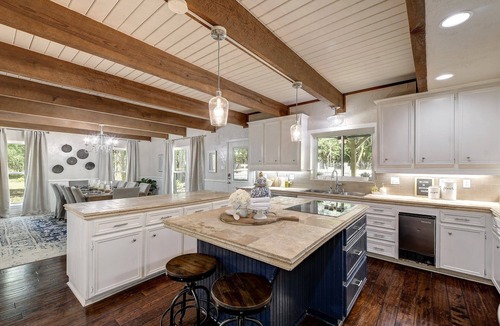San Marcos House | Southern Charm - HUGE Hill Country Home on 4 Acres w/Pool, Hot Tub & Fire Pit