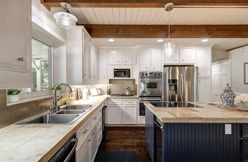 San Marcos House | Southern Charm - HUGE Hill Country Home on 4 Acres w/Pool, Hot Tub & Fire Pit