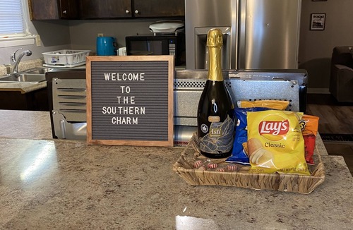 Midtown House | Southern Charm Sav 3BR/1.5 Bathroom