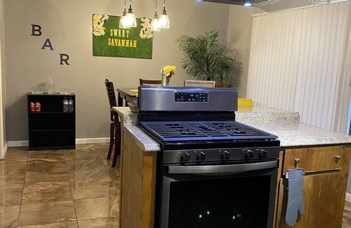 Midtown House | Southern Charm Sav 3BR/1.5 Bathroom