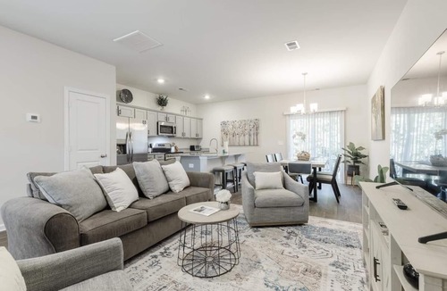 Simpsonville House | Southern Charm Townhome