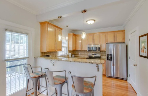 Hope Gardens House | Southern City Comfort - Huge Private Backyard