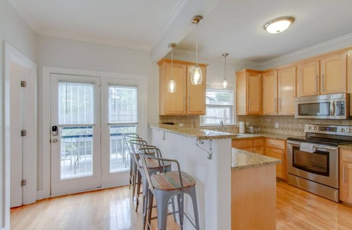 Hope Gardens House | Southern City Comfort - Huge Private Backyard