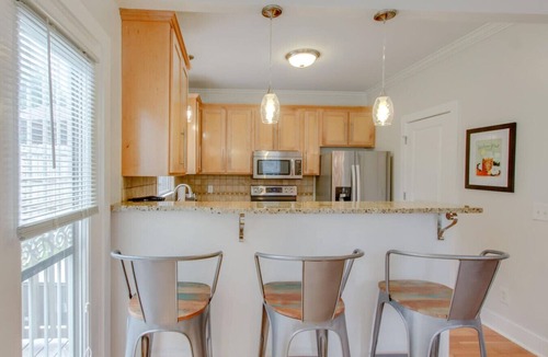 Hope Gardens House | Southern City Comfort - Huge Private Backyard