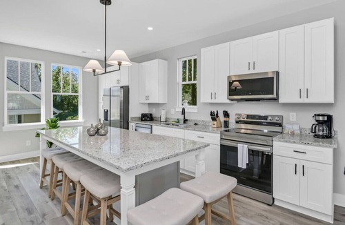 Earlewood Apartment | Southern Comfort `B` | Near USC Downtown