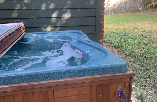 North San Antonio - SAT House | Southern Comfort in Convenient Quiet Neighborhood w/hot tub
