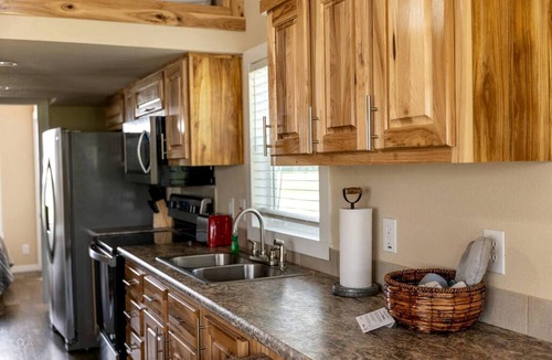 Satin Cabin | Southern Comfort Meets Glamping Chic: Texas Cabin Getaway near Waco