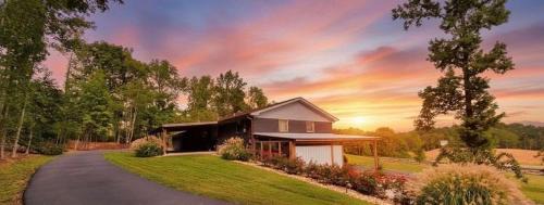 Scottsboro House | Southern Comfort Retreat with a private hot tub