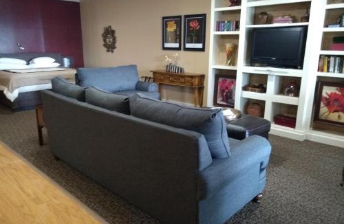 Mayfield Hotel | Southern Comfort Suites