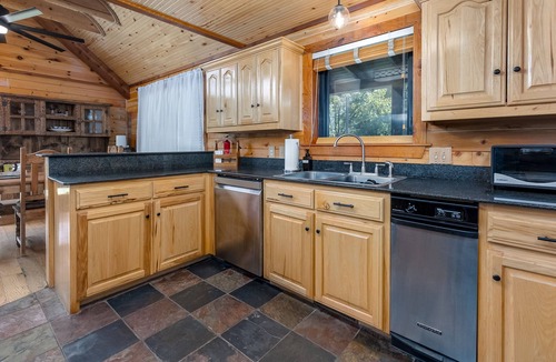 Muenster Cabin | Southern Comfort: The Bluff's at Saint Jo