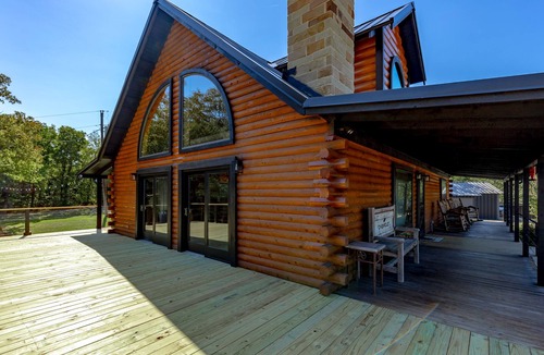 Muenster Cabin | Southern Comfort: The Bluff's at Saint Jo