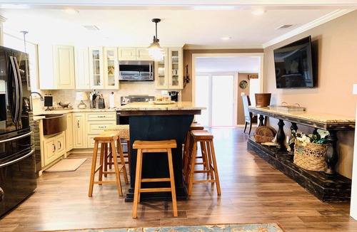 Chilton House | Southern Comforts - Beautiful Country view. 20 minutes from Baylor/Magnolia