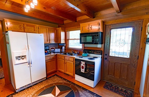 Lebanon Cottage | Southern Country "Cowboy" Hospitality at the Twin Oaks Guest Ranch Nashville TN