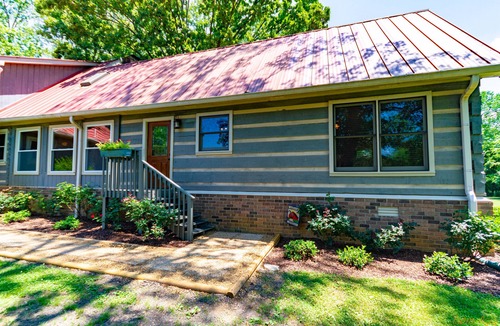 Lebanon Cottage | Southern Country "Cowboy" Hospitality at the Twin Oaks Guest Ranch Nashville TN