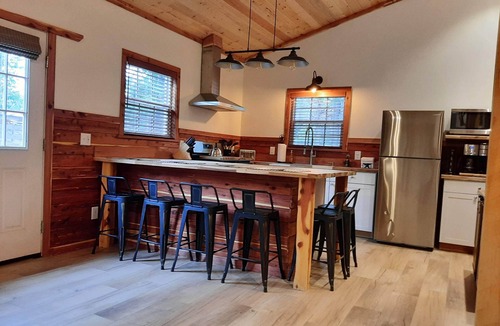 Lebanon Cabin | Southern Country "Cowboy" Hospitality at the Twin Oaks Guest Ranch Nashville TN