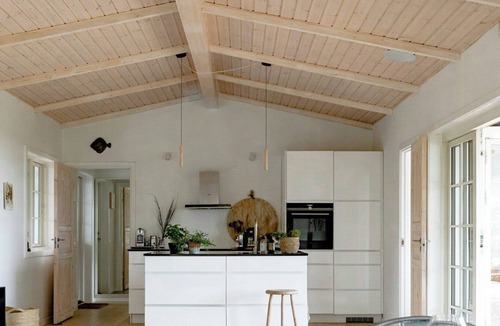 Lumsas House | Southern feel in refurbished home by shore