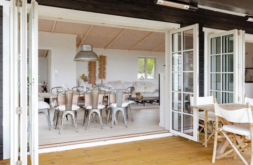 Lumsas House | Southern feel in refurbished home by shore