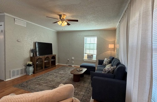 Elmwood Area House | Southern Gardens - Tranquil South Abilene Home