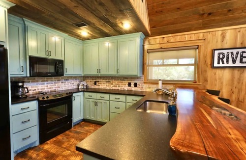 Glenwood House | Southern Grace on the Caddo - HOT TUB! - on the RIVER!
