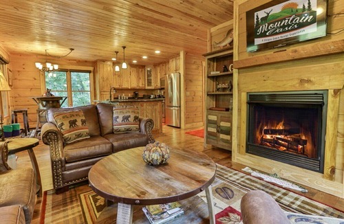 McCaysville Cabin | Southern Grace - River Front, Hot Tub, Game Room