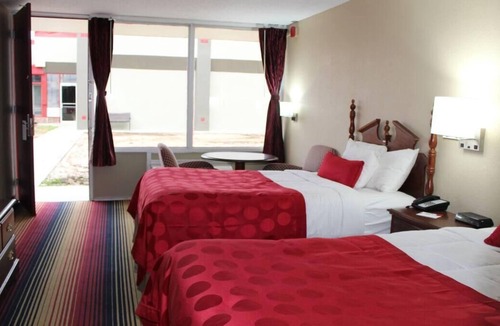 Perry House | Southern Hospitality! Comfy Unit, Parking