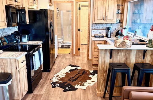 Fairbanks Apartment | Southern Nights Ranch Bunkhouse & Horse Hotel 10 Min From Ike Hamilton Expo!