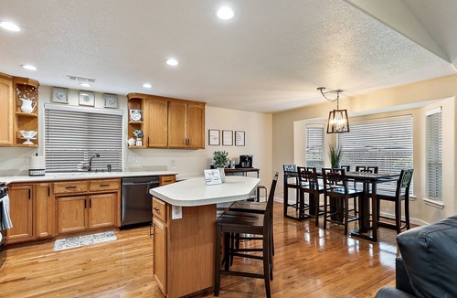 Central Point House | Southern Oregon charmer with RV parking