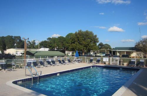 Eustis Resort | Southern Palms Park Model 4