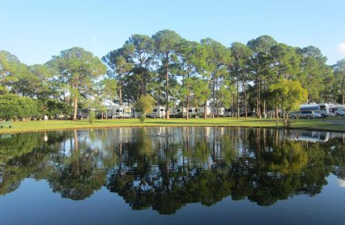 Eustis Resort | Southern Palms Park Model 4