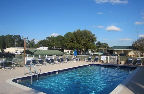 Eustis Resort | Southern Palms Park Model 13