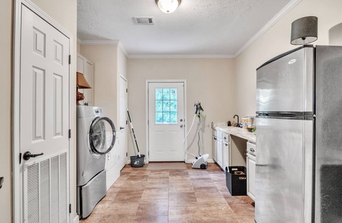 Mayhew House | Southern Sisters Retreat - The Arnita