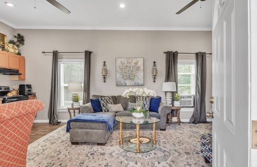 Mayhew House | Southern Sisters Retreat - The Lisa