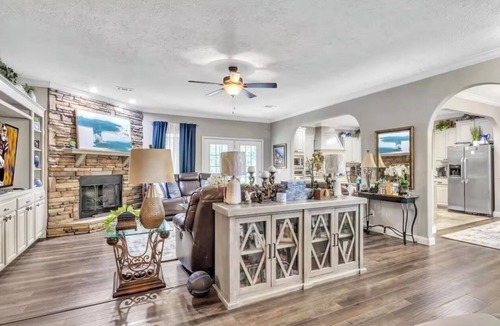 Mayhew House | Southern Sisters Retreat - The Arnita: Hot Tub & Sauna Near MSU Starkville