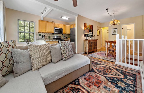 Bat Cave Cabin | Southfork Cottage - Big Mountain Views - Cute Mother's Day Getaway