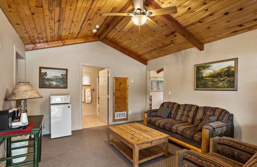 Lowman Cabin | Southfork Lodge Cabin 2