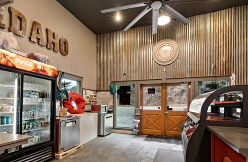 Lowman Cabin | Southfork Lodge Cabin 2