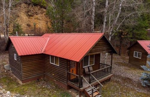 Lowman Cabin | Southfork Lodge Cabin 2