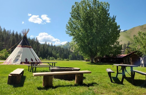 Lowman Cabin | Southfork Lodge Cabin 2