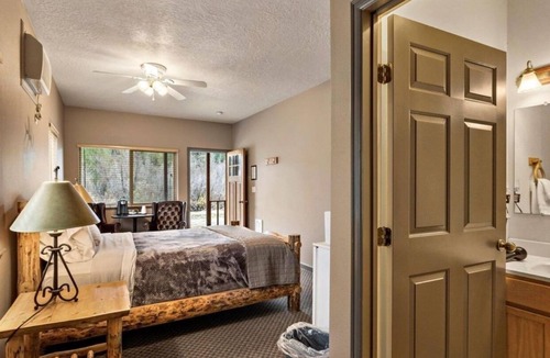 Lowman Hotel | Southfork Lodge - Riverside Inn