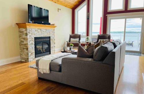 Rama Villa | SouthLake Cottage on The Lake.