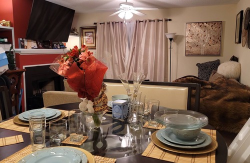 Durham House | Southpoint Mall area of Durham,is centrally located in between downtown and RTP.