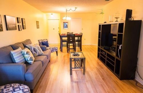 Ventura Apartment | Southpointe Condo #231704