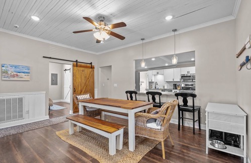 Southport House | Southport Salty Patriot-Walk to DT/Pets/Fully fenced with firepit!
