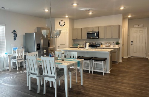 Southport House | Southport Seascape~Spacious~Pet Free~4 miles Downtown ~3 miles Oak Island Beach