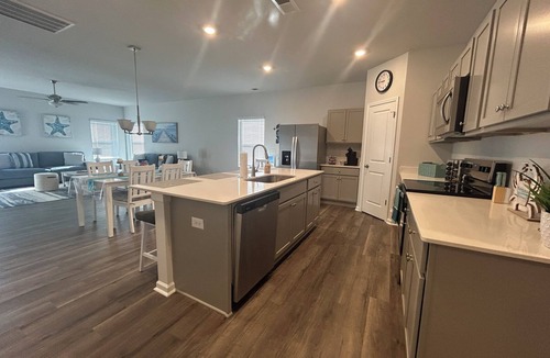 Southport House | Southport Seascape~Spacious~Pet Free~4 miles Downtown ~3 miles Oak Island Beach