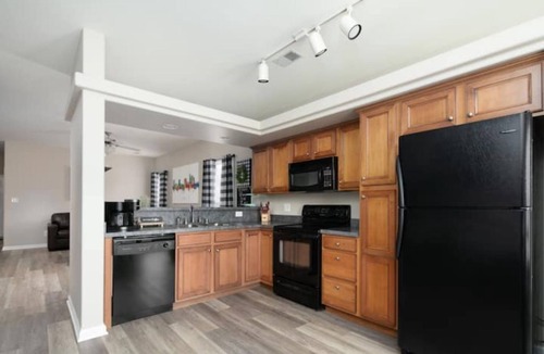 Keene House | Southside Charmer with king bed.