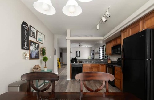 Keene House | Southside Charmer with king bed.